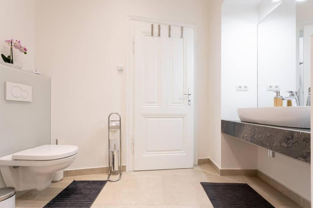 וינה 14 C&J'S Apartment מראה חיצוני תמונה