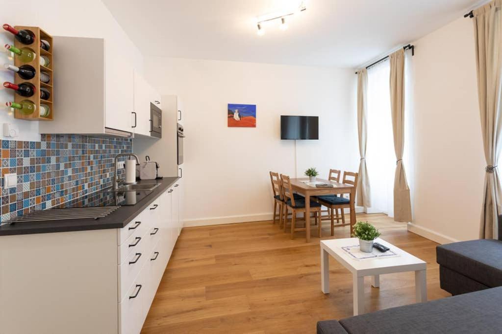 וינה 14 C&J'S Apartment מראה חיצוני תמונה