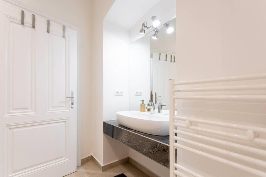 וינה 14 C&J'S Apartment מראה חיצוני תמונה